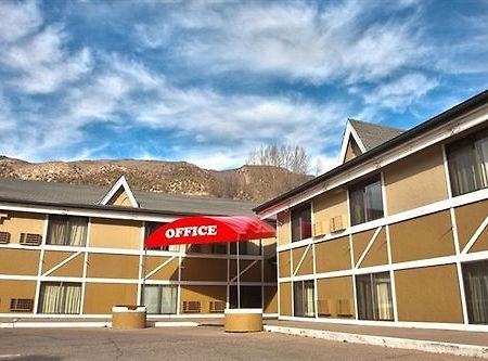 Adventure Inn - Гленуд Спрингс Екстериор снимка