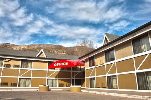 Adventure Inn - Гленуд Спрингс Екстериор снимка